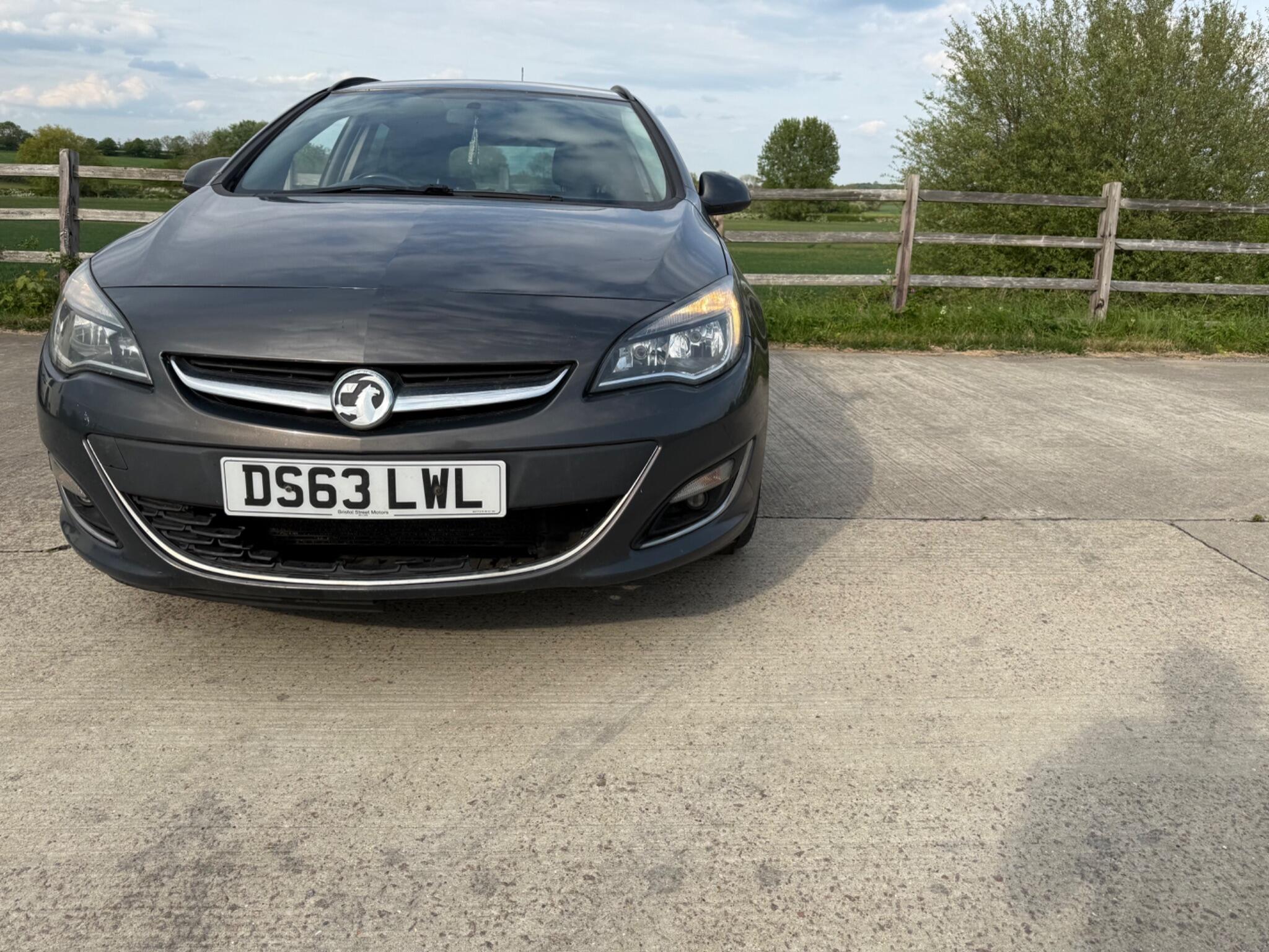 Vauxhall Astra 1.7 CDTi ecoFLEX SRi Sports Tourer Euro 5 5dr — photo 53 of 86